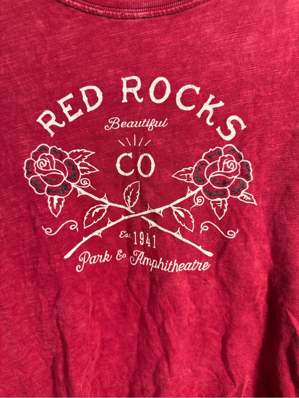 Red Rocks Amphitheater Ladies Tshirt XL - Picture 2 of 3